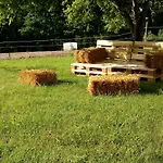 Domaine De La Velle Hotel *