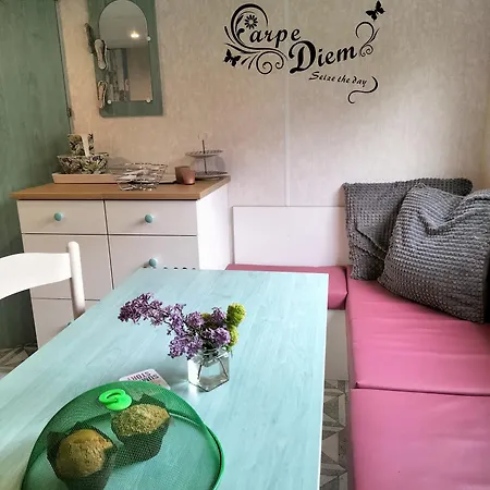 Domaine De La Velle * L'Estrade